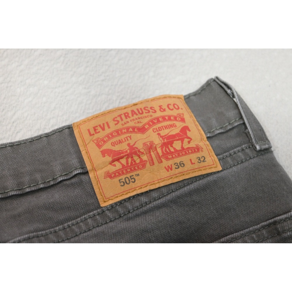 Levis 505 Regular Fit Mens 36x32 Gray Straight Leg Cotton Stretch Pants EUC
